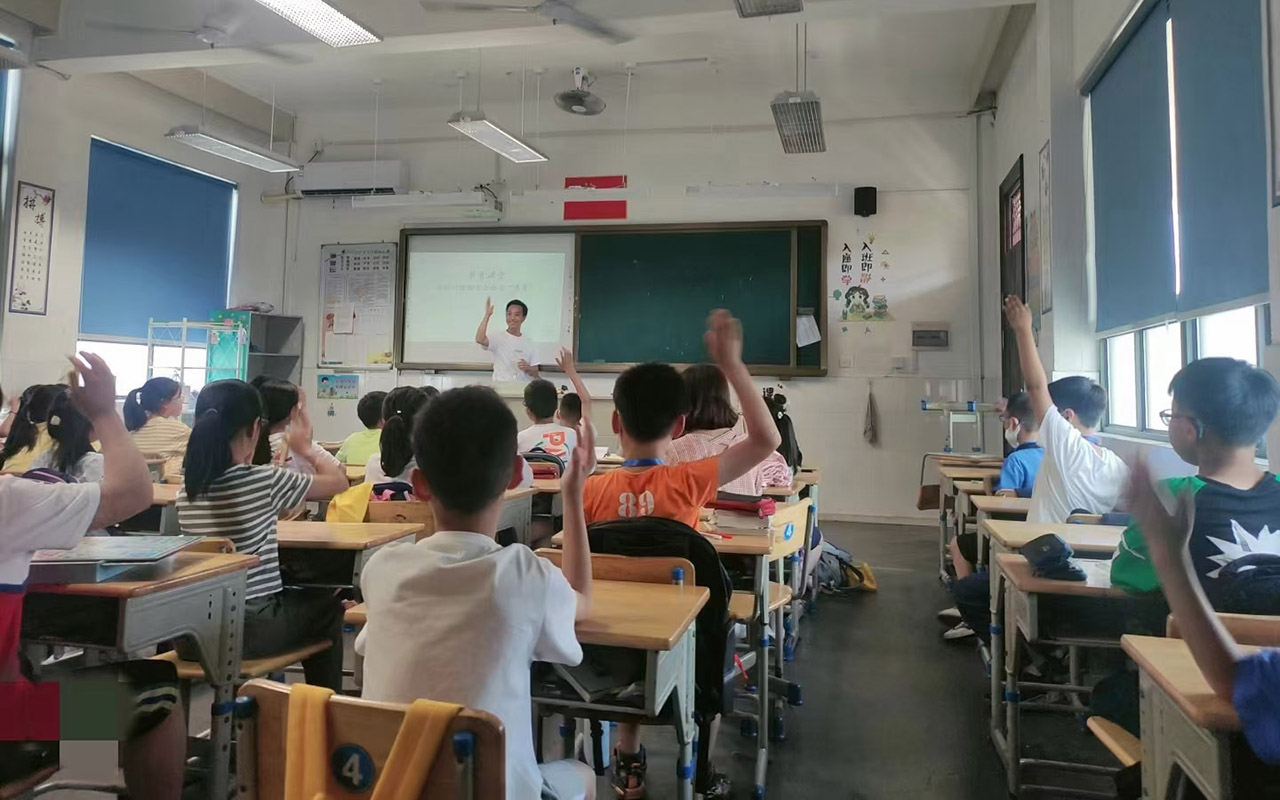 察雅冯家小学