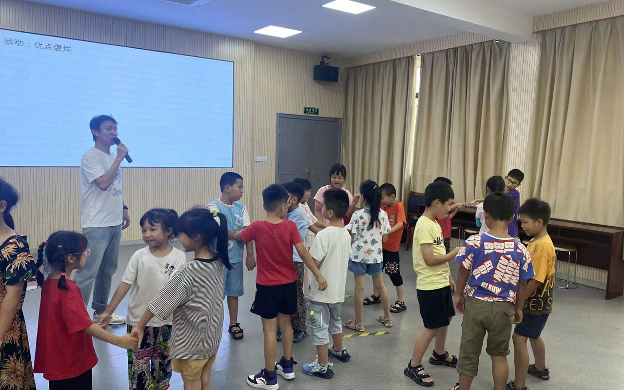 察雅龙观乡中心学校